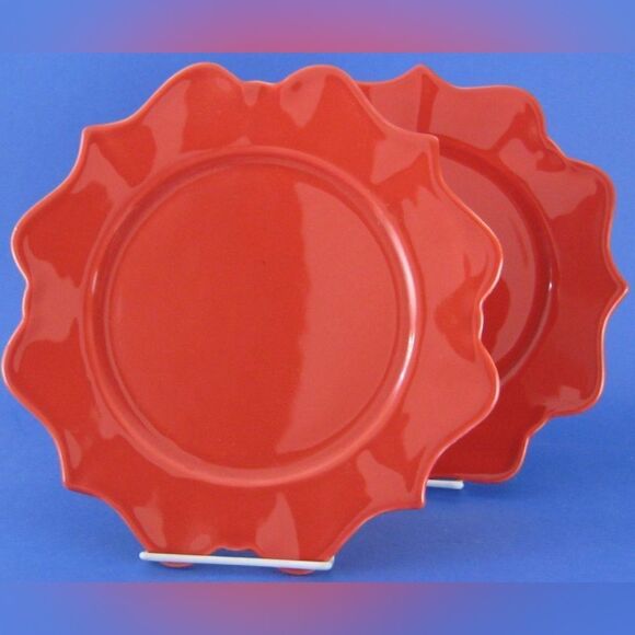 Dinner Plates Made In Portugal Arrest Me Christmas Red Scalloped Edge Set Of 2 - Picture 9 of 13